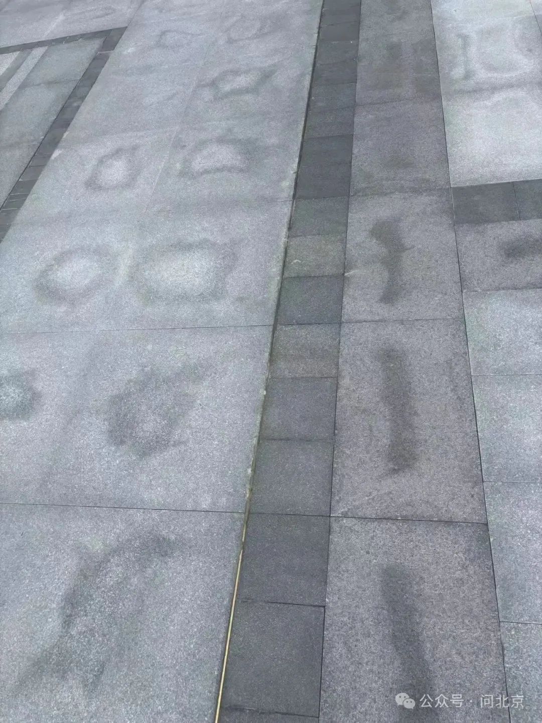 DƬ
